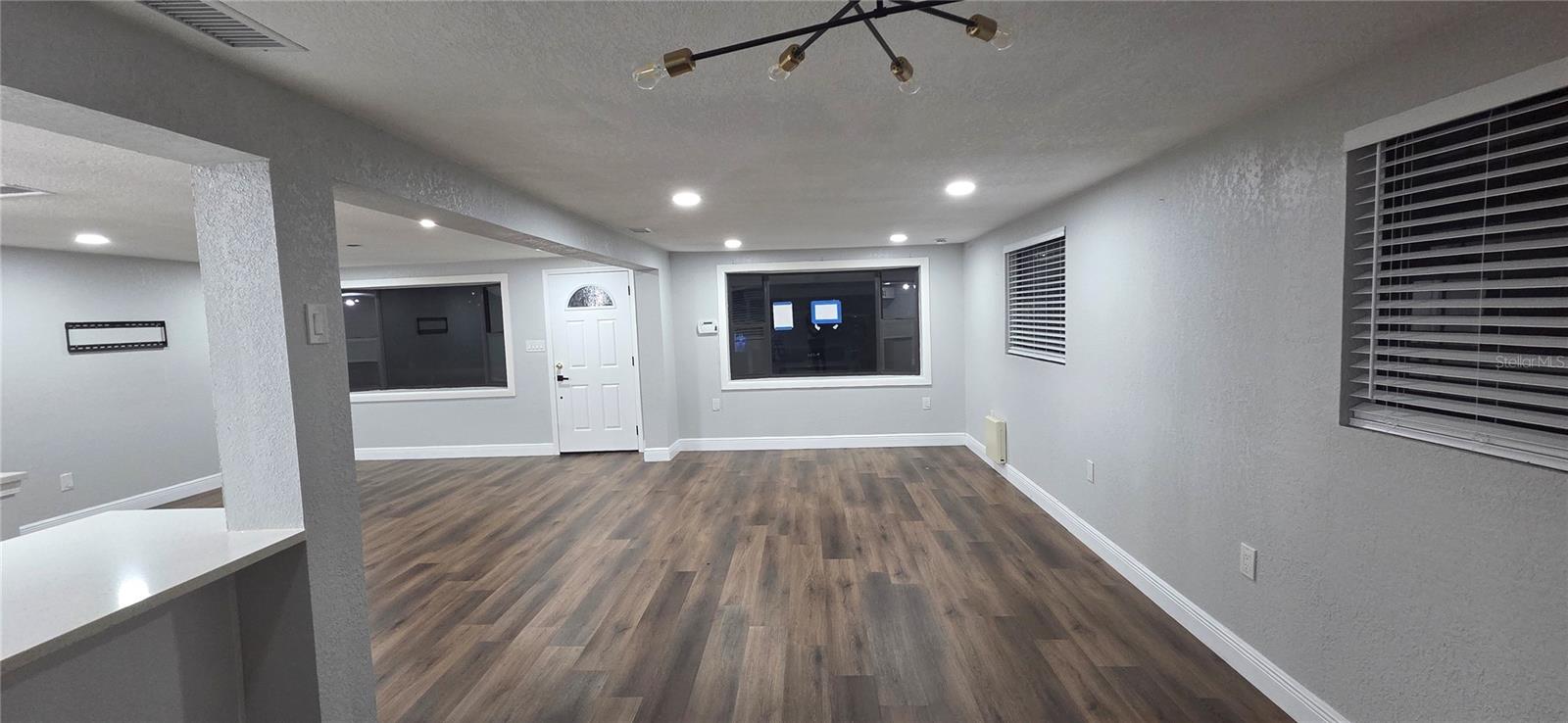 COLONIAL TERRACE - Residential