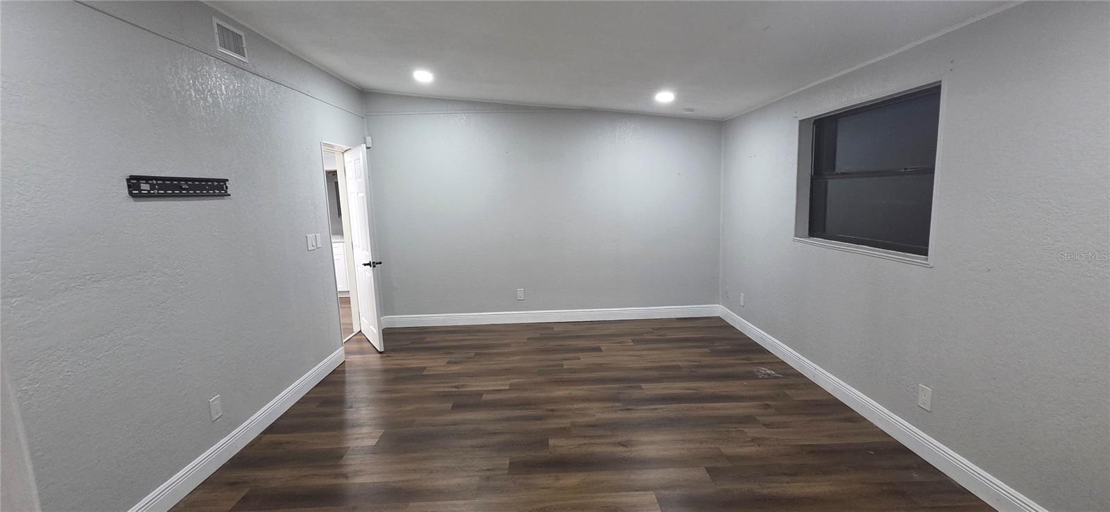 COLONIAL TERRACE - Residential