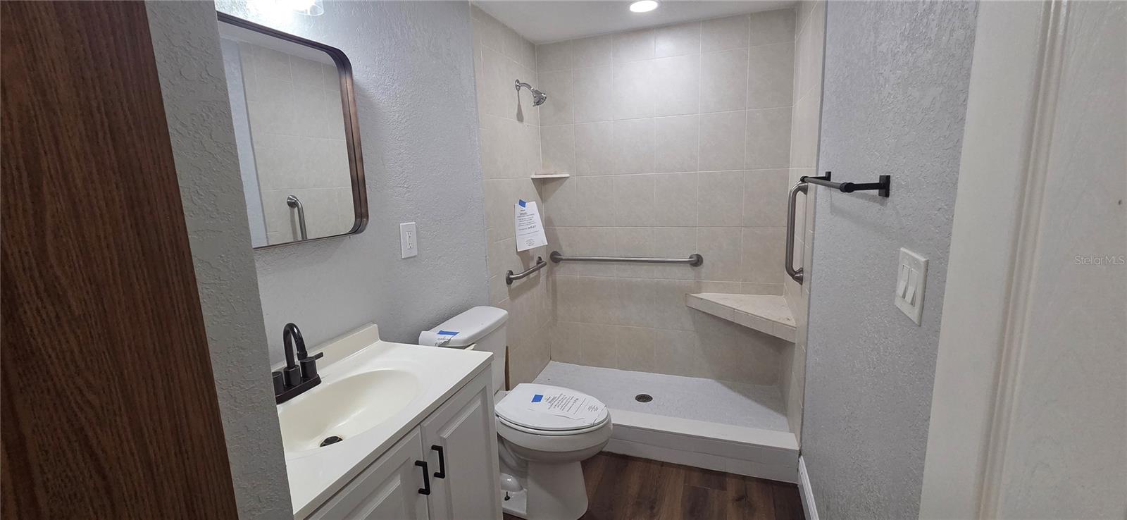 COLONIAL TERRACE - Residential