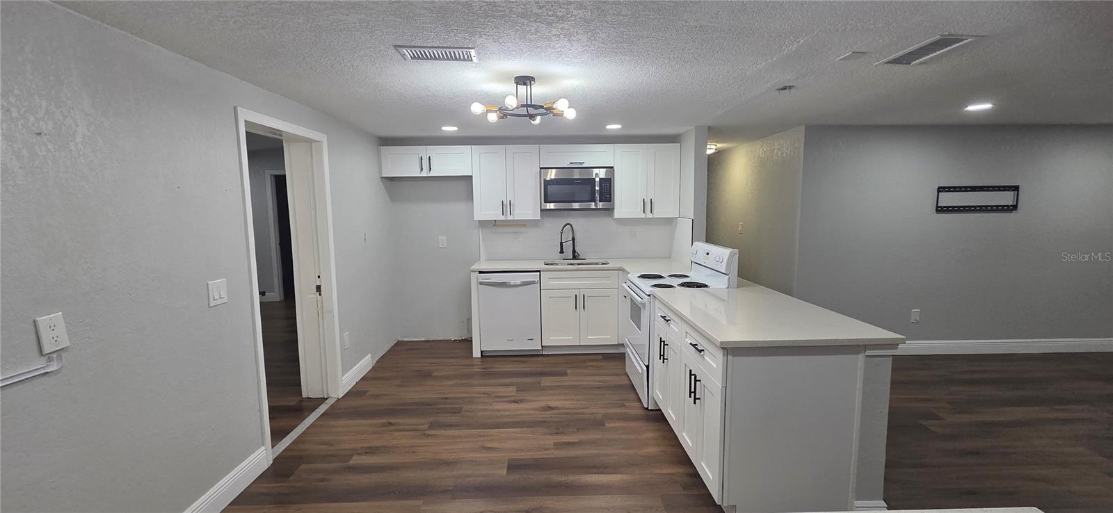 COLONIAL TERRACE - Residential