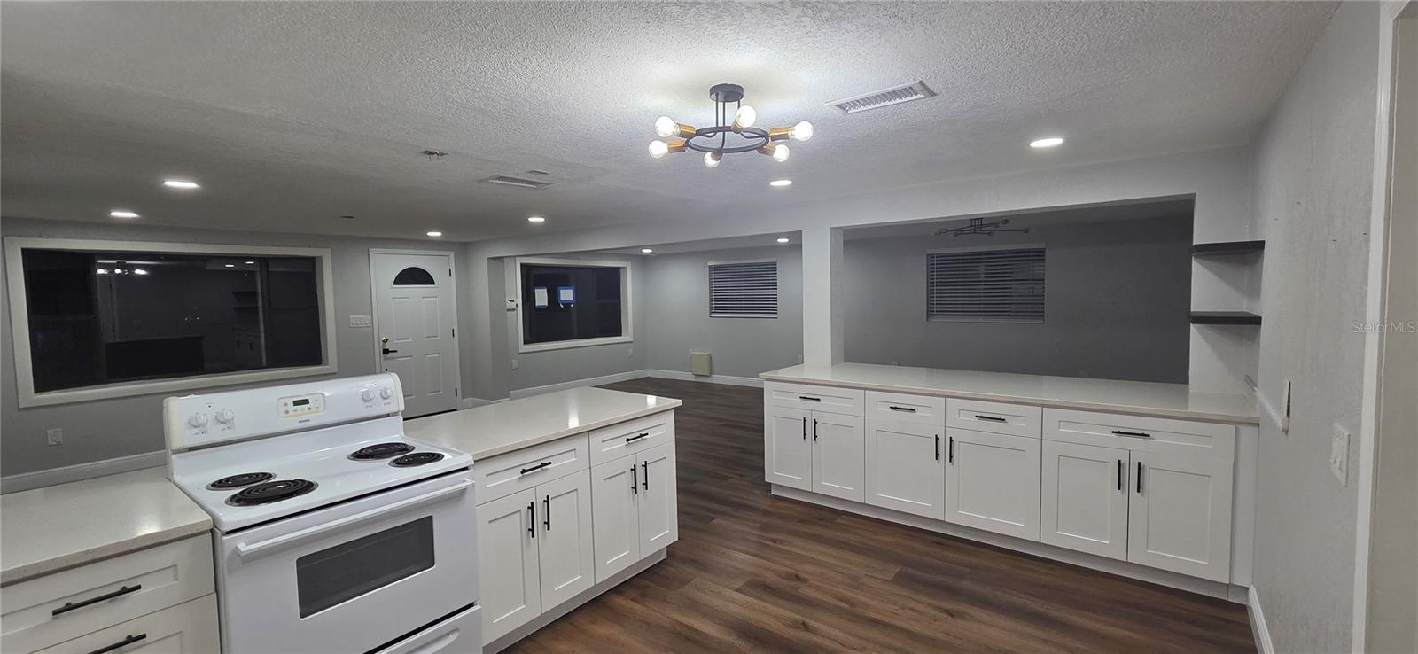 COLONIAL TERRACE - Residential