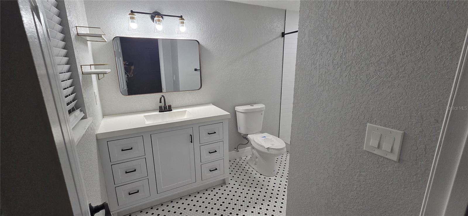 COLONIAL TERRACE - Residential