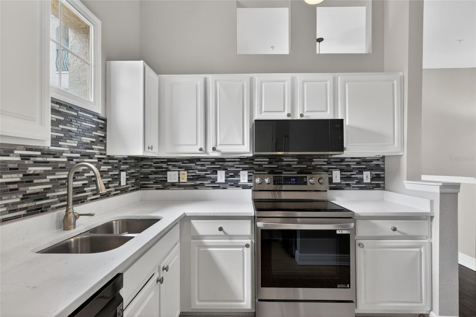 HARBOUR PLACE CITY HOMES A CON - Residential