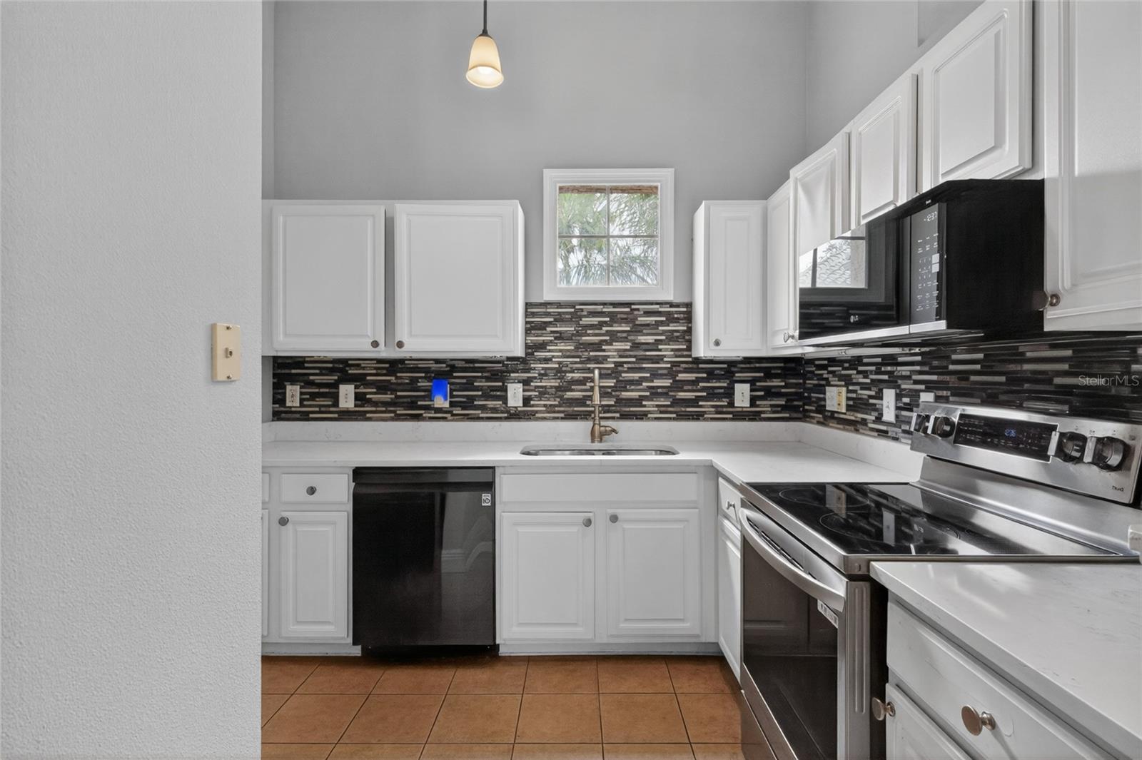 HARBOUR PLACE CITY HOMES A CON - Residential