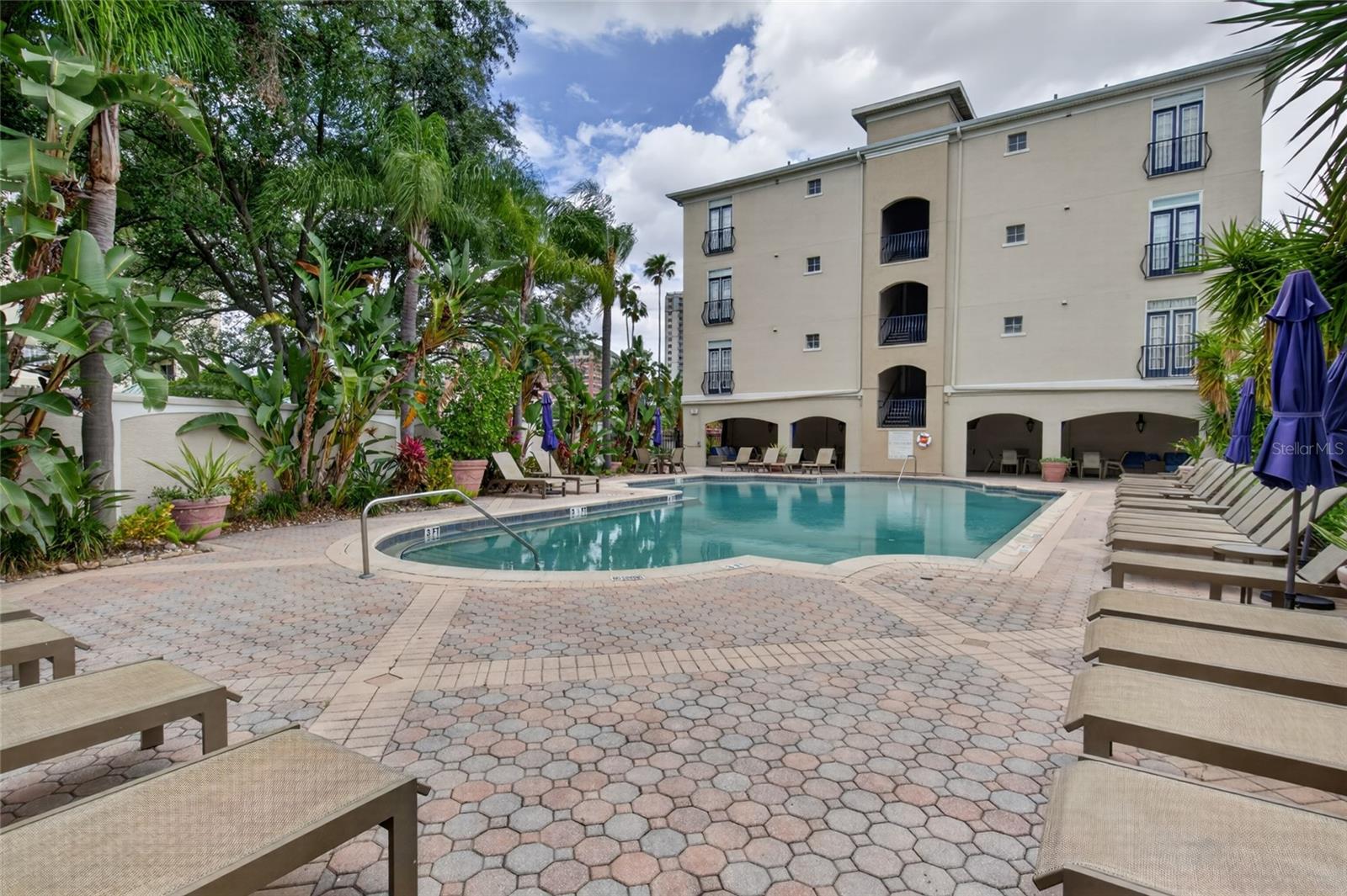 HARBOUR PLACE CITY HOMES A CON - Residential