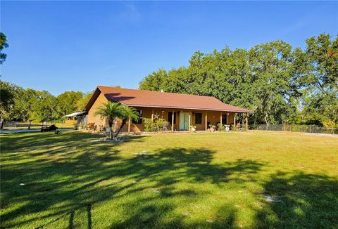 Photo of 10 Jimmy Lee Road, Winter Haven, FL 33880 (MLS # P4937095)