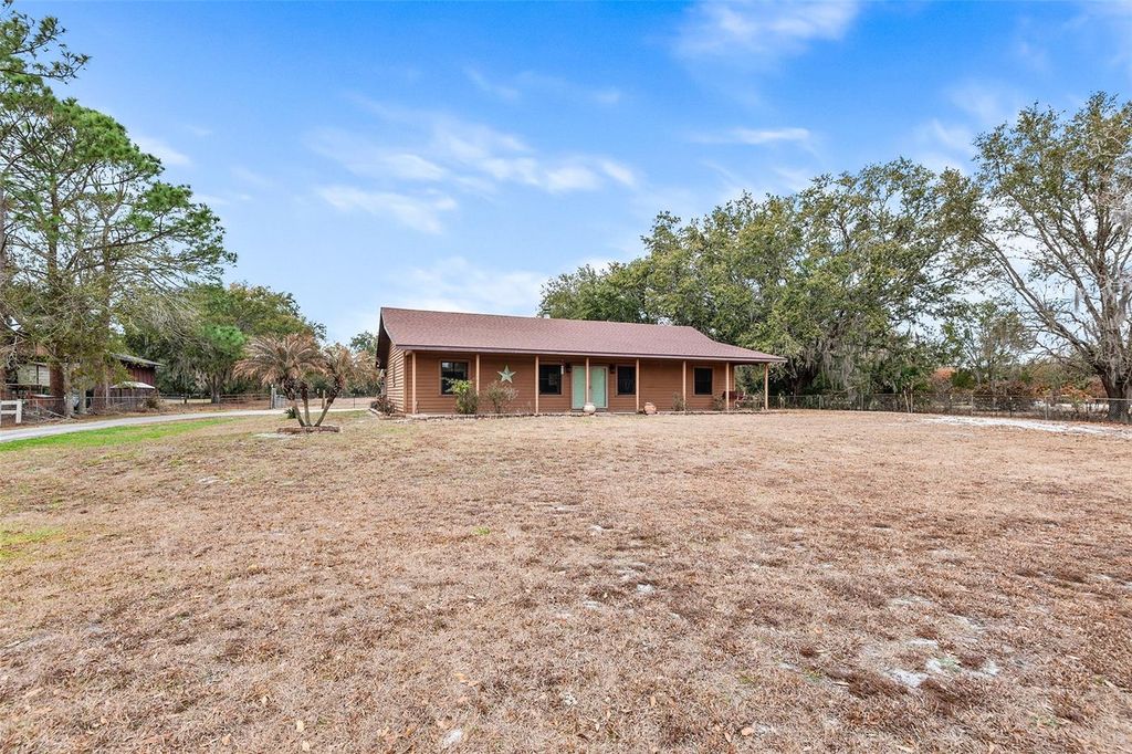 Photo of 10 Jimmy Lee Road, Winter Haven, FL 33880 (MLS # P4937095)