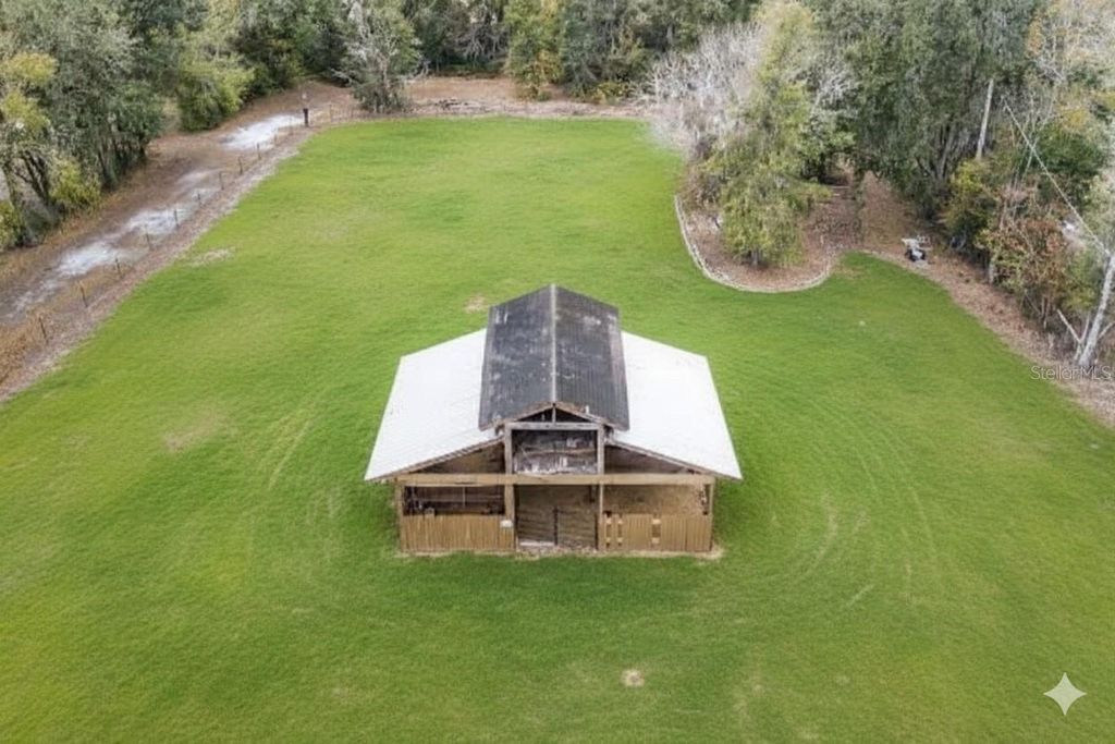 Photo of 10 Jimmy Lee Road, Winter Haven, FL 33880 (MLS # P4937095)