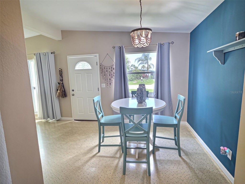 Photo of 329 Glen Oak Road, Venice, FL 34293 (MLS # A4704702)