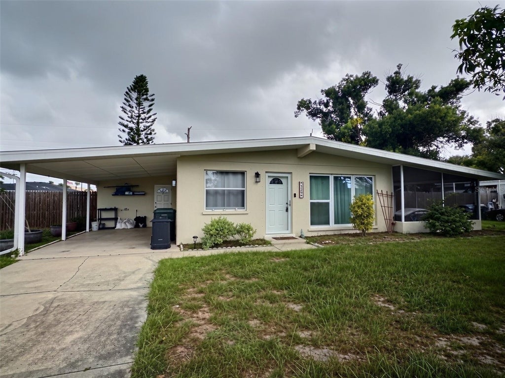 Photo of 329 Glen Oak Road, Venice, FL 34293 (MLS # A4704702)
