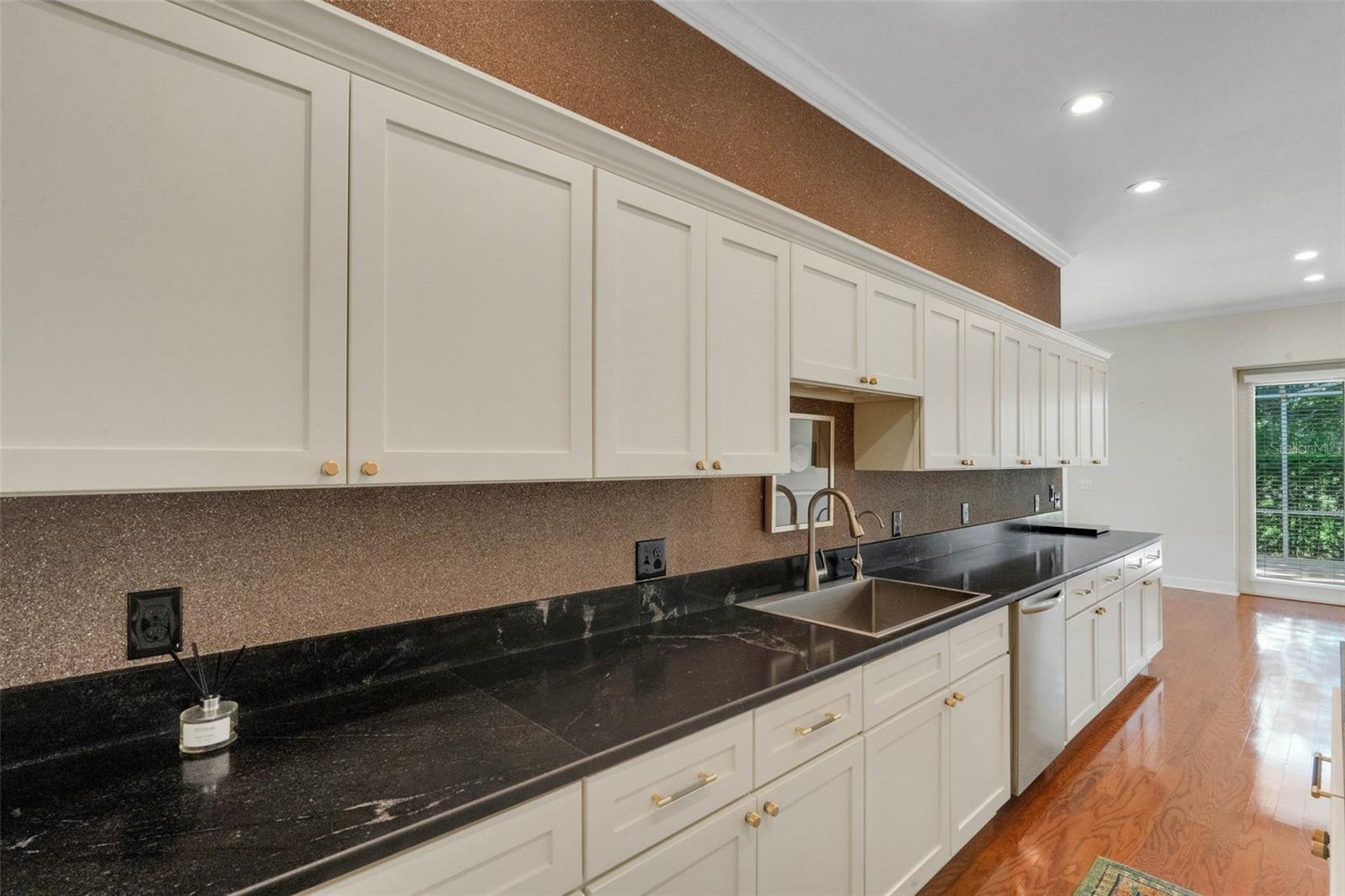 PRESTWICK - Residential Lease