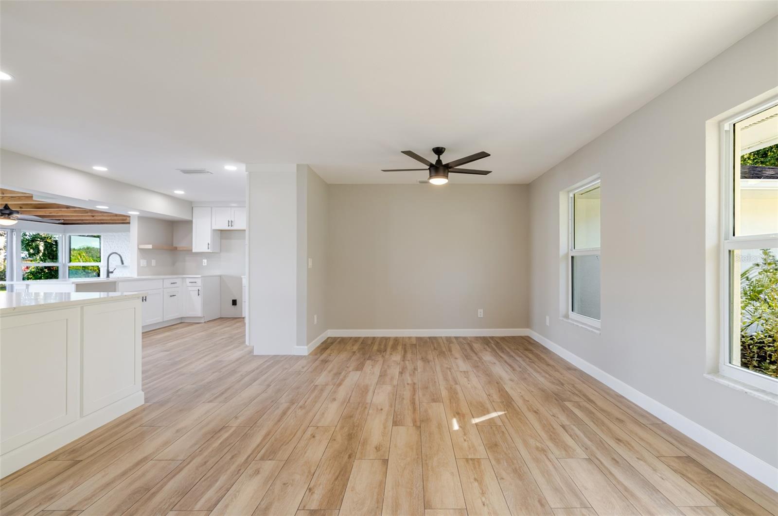 PARADISE SHORES - Residential