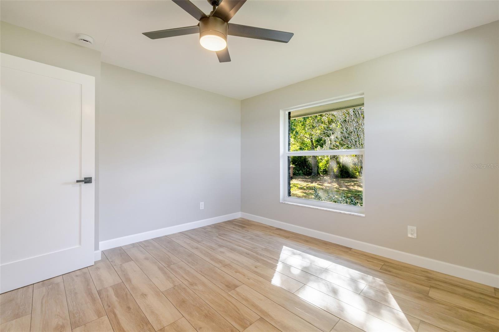 PARADISE SHORES - Residential