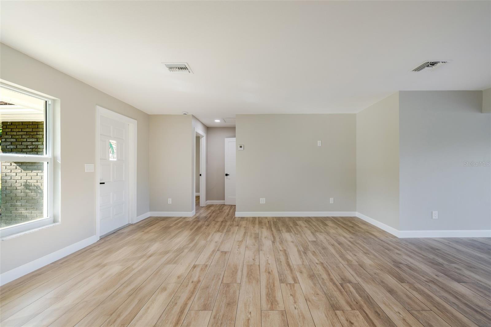 PARADISE SHORES - Residential