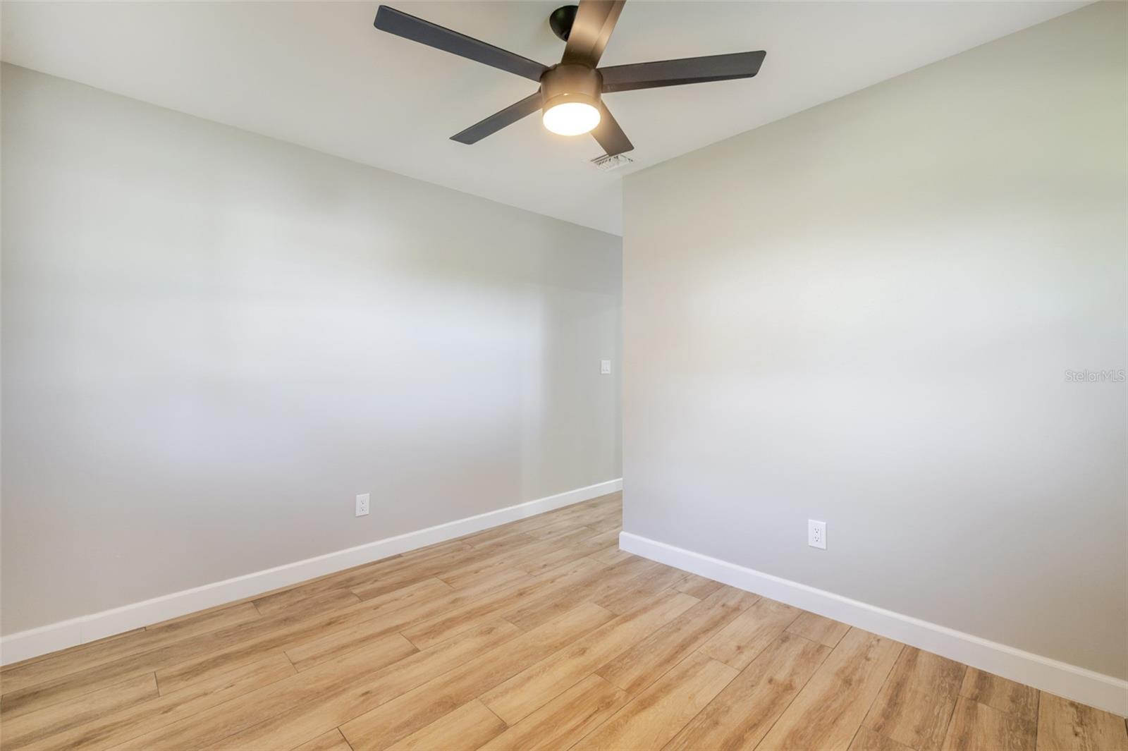 PARADISE SHORES - Residential