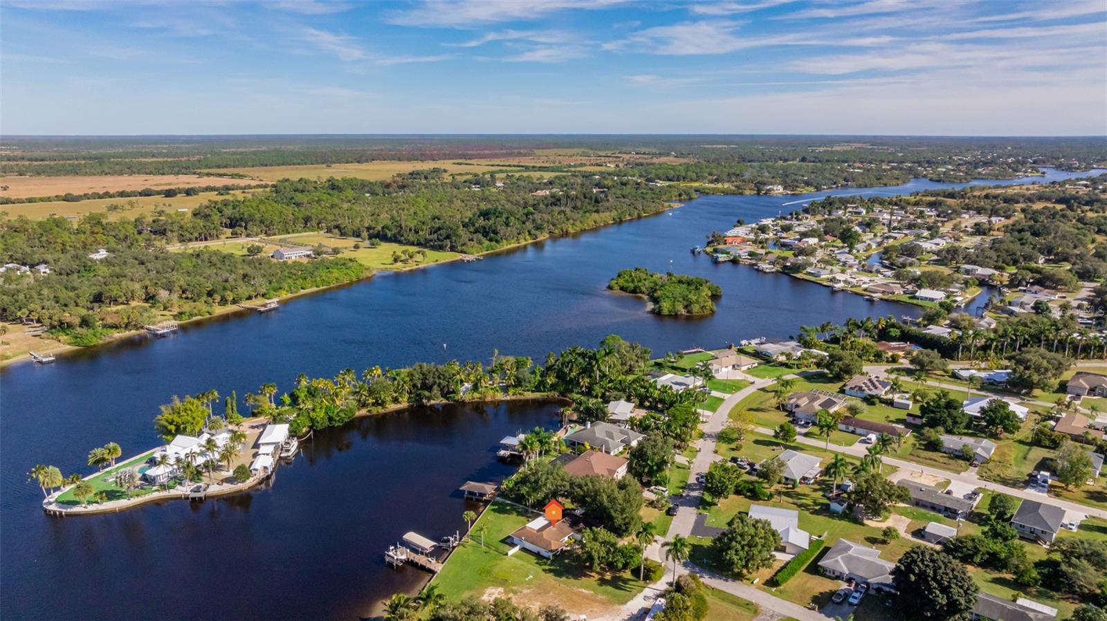 PARADISE SHORES - Residential