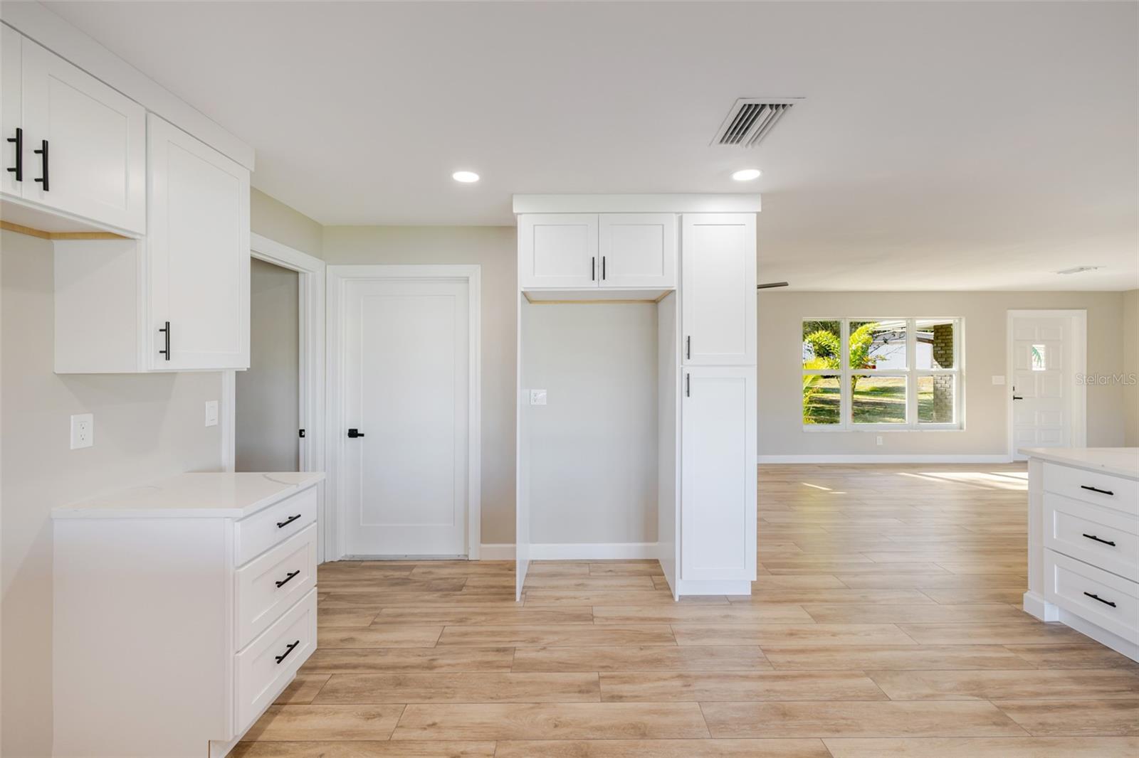 PARADISE SHORES - Residential