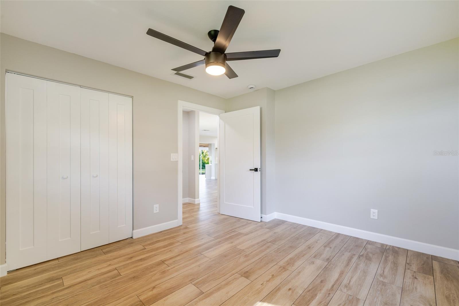 PARADISE SHORES - Residential