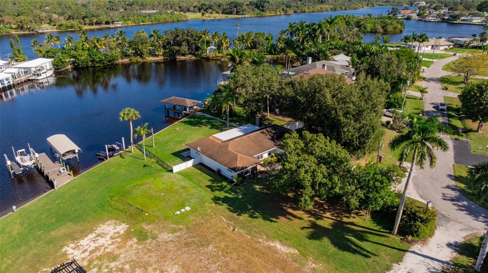 PARADISE SHORES - Residential