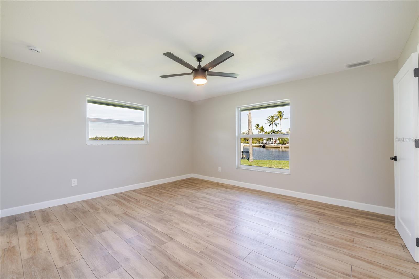 PARADISE SHORES - Residential