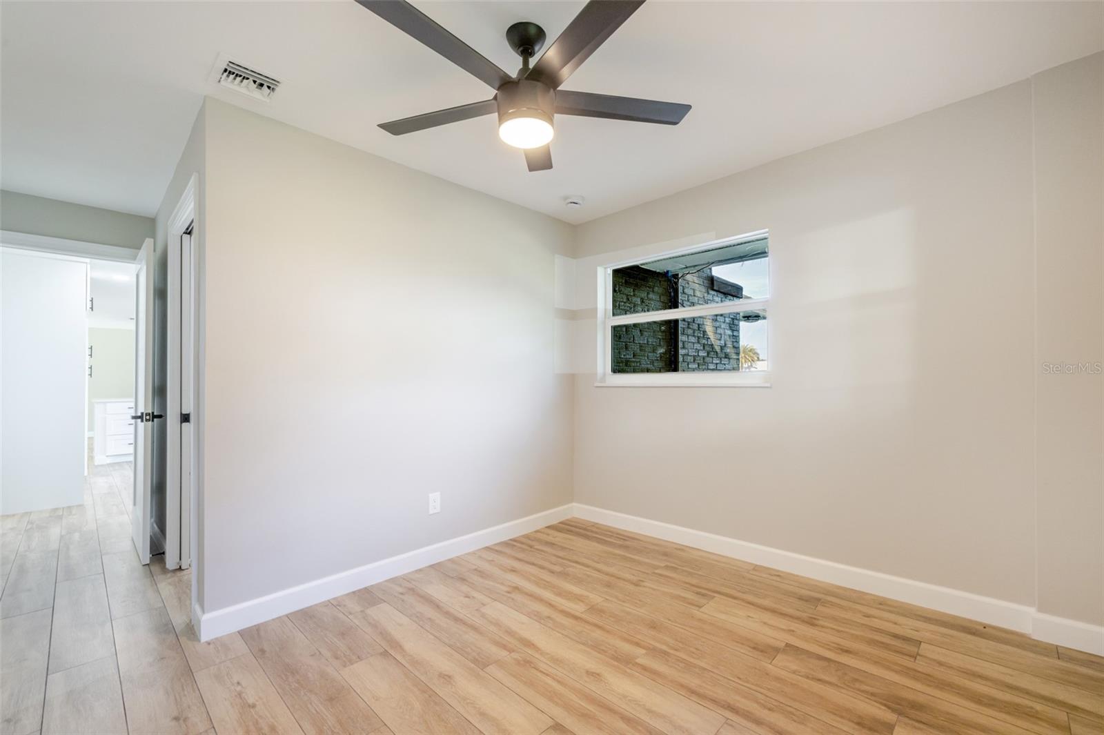 PARADISE SHORES - Residential