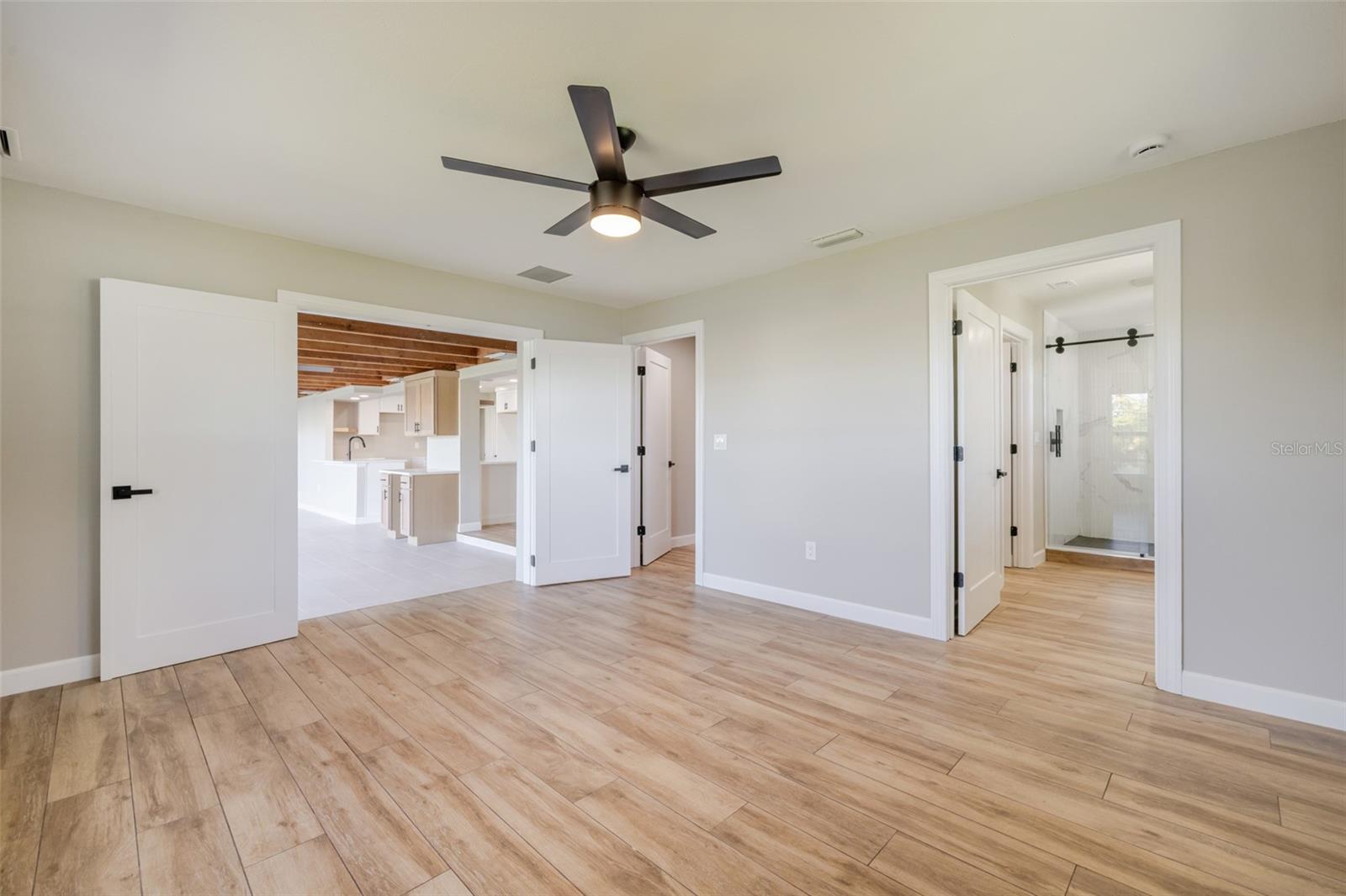 PARADISE SHORES - Residential