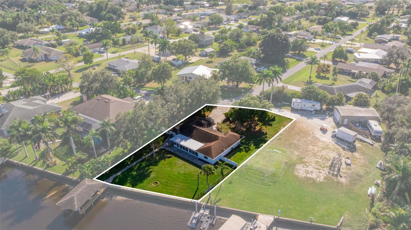 PARADISE SHORES - Residential