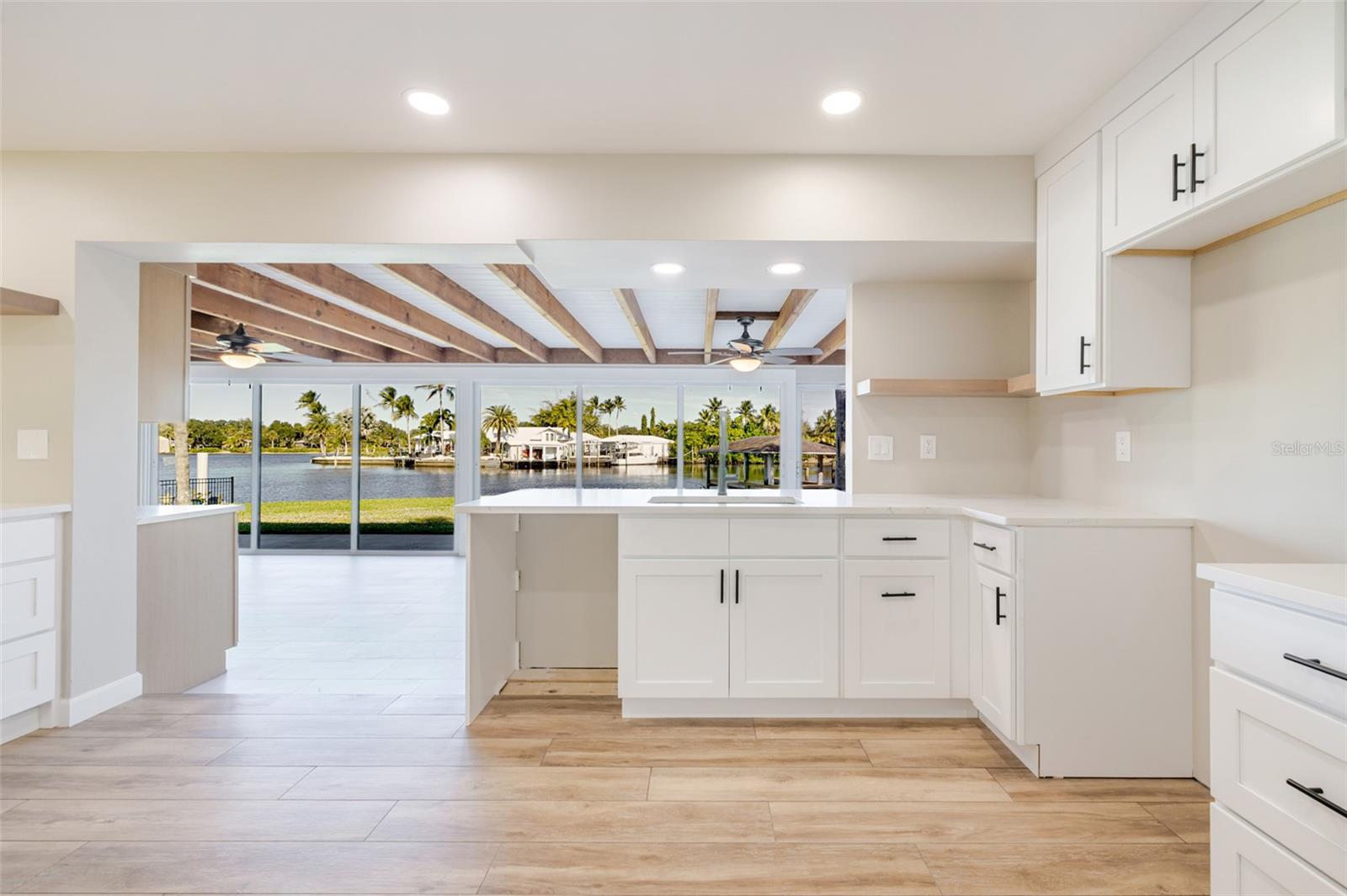 PARADISE SHORES - Residential