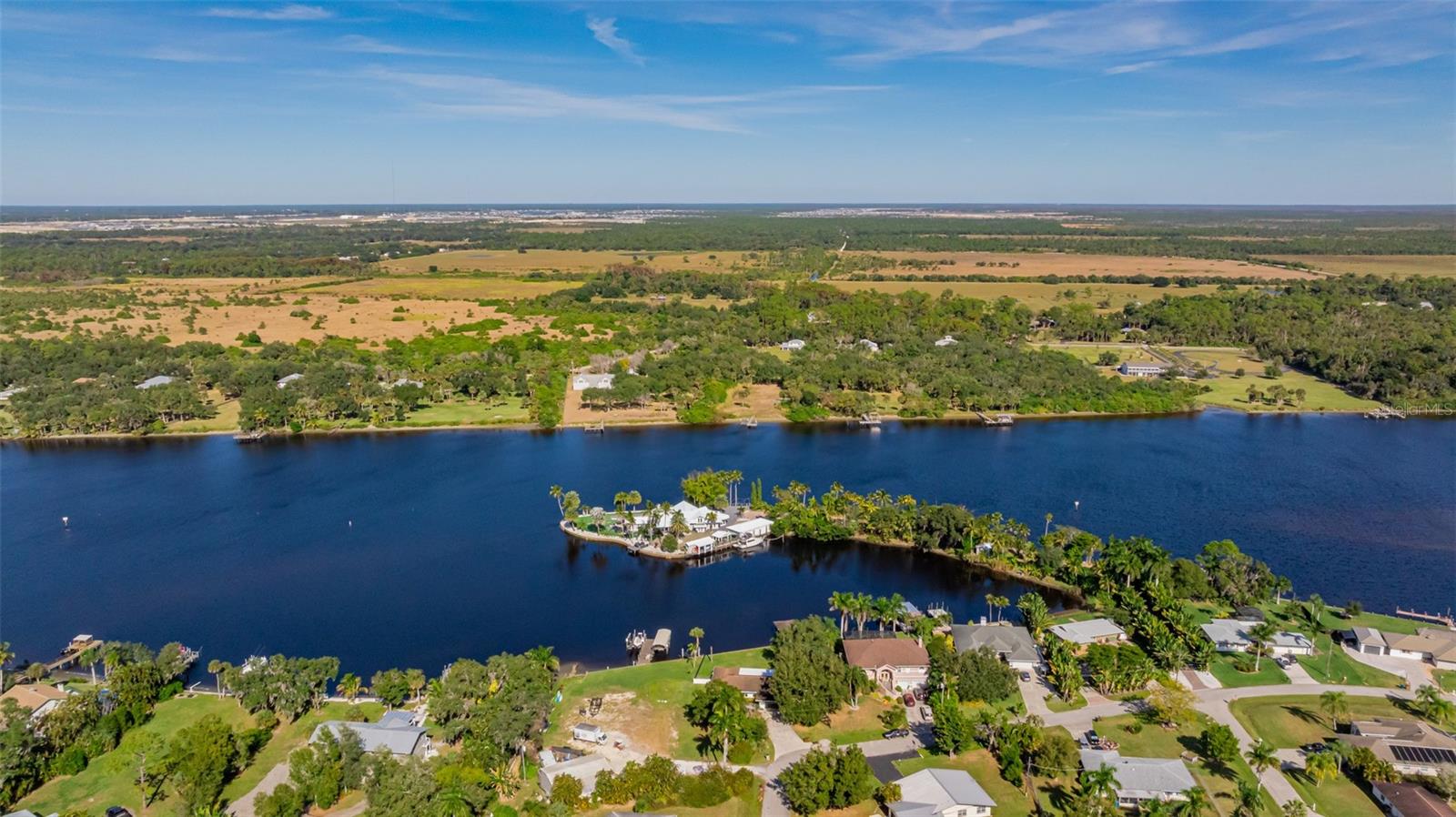 PARADISE SHORES - Residential