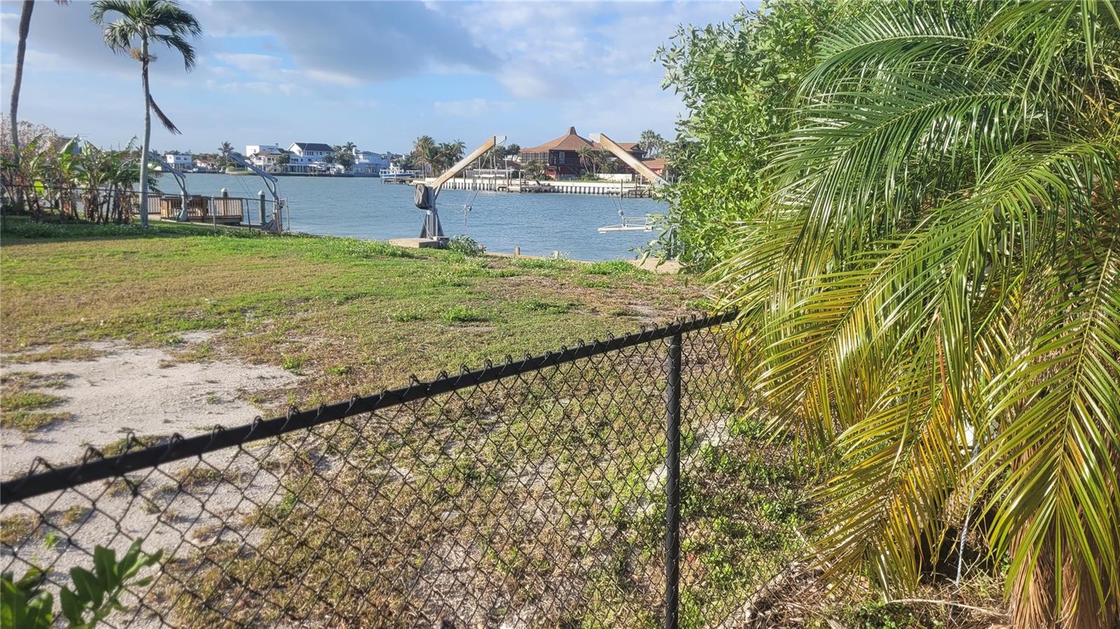 THREE PALMS POINT - Residential