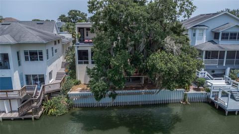 A home in LAKELAND