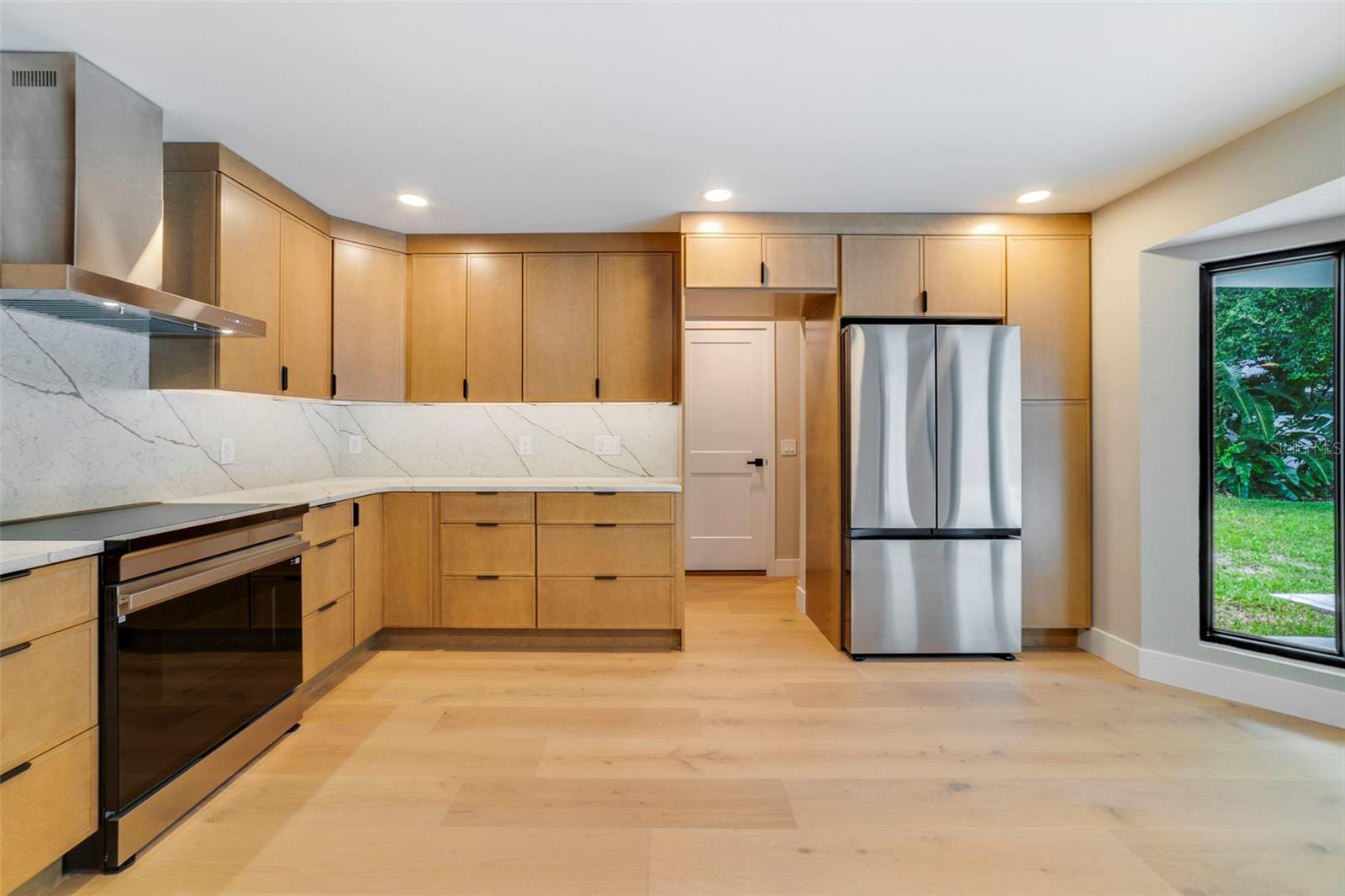 941 VERSAILLES CIRCLE