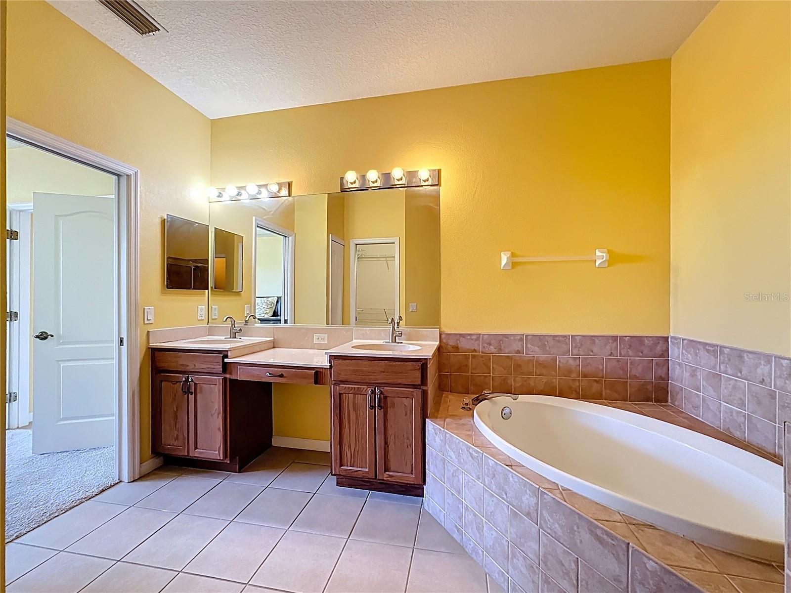 SPANISH POINT - Residential