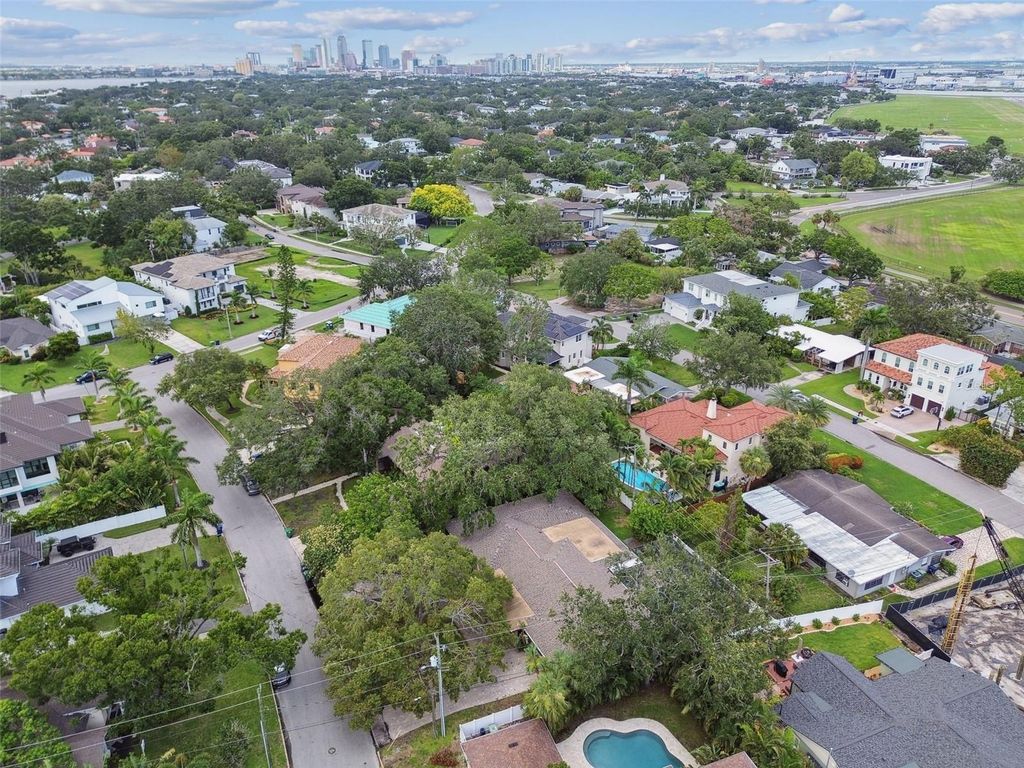 Photo of 563 Madeira Avenue, Tampa, FL 33606 (MLS # TB8406274)