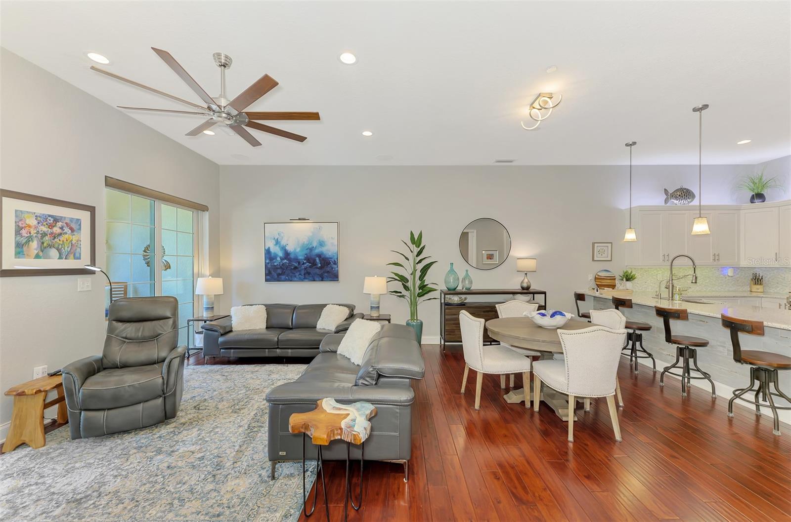 ISLAND COURT VENICE - Residential