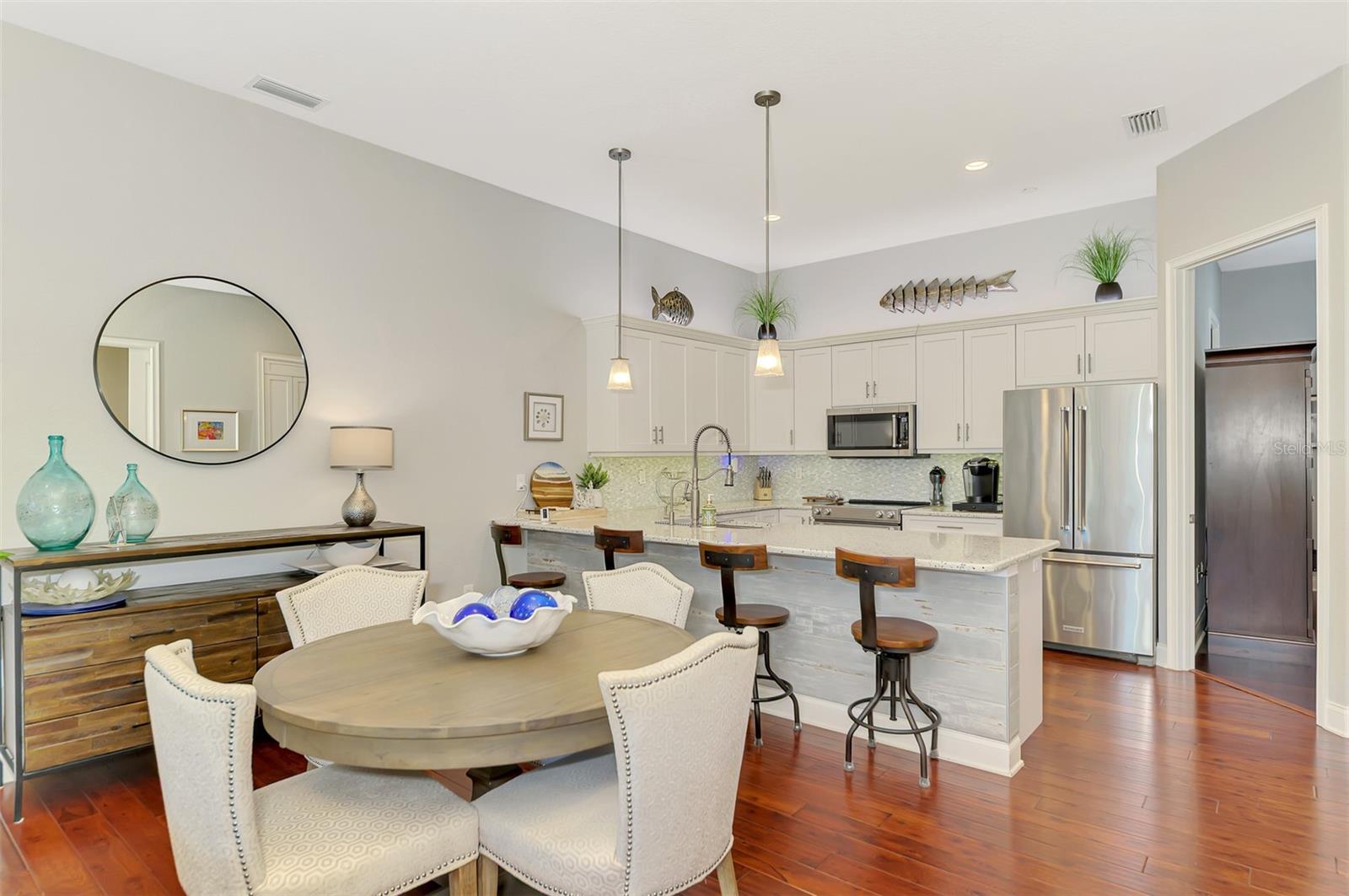 ISLAND COURT VENICE - Residential