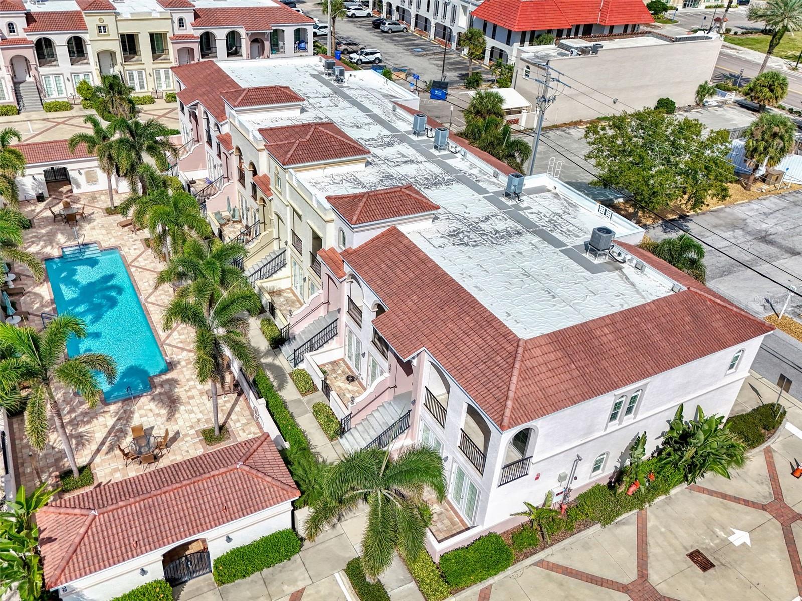 ISLAND COURT VENICE - Residential