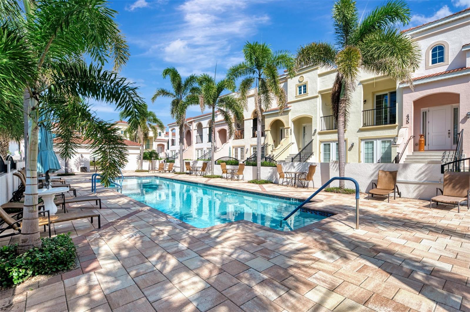 ISLAND COURT VENICE - Residential