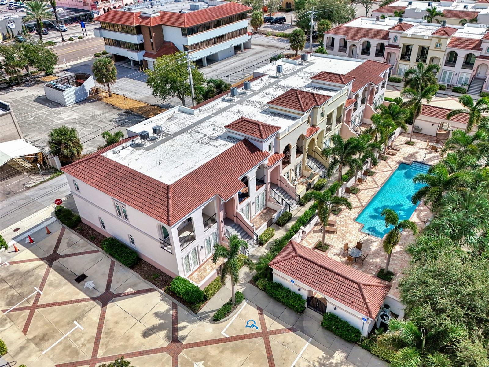 ISLAND COURT VENICE - Residential