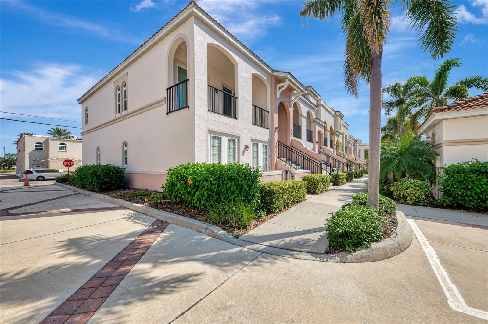 ISLAND COURT VENICE - Residential
