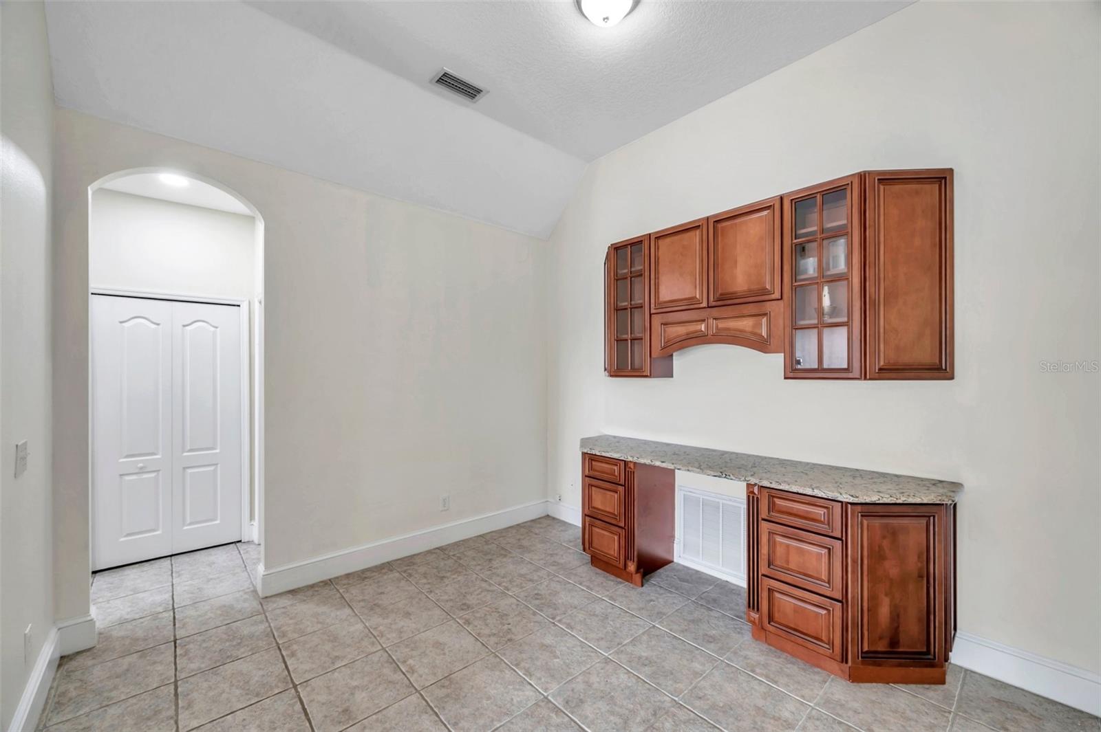 LAKEVIEW VILLAGE SEC M - Residential Lease