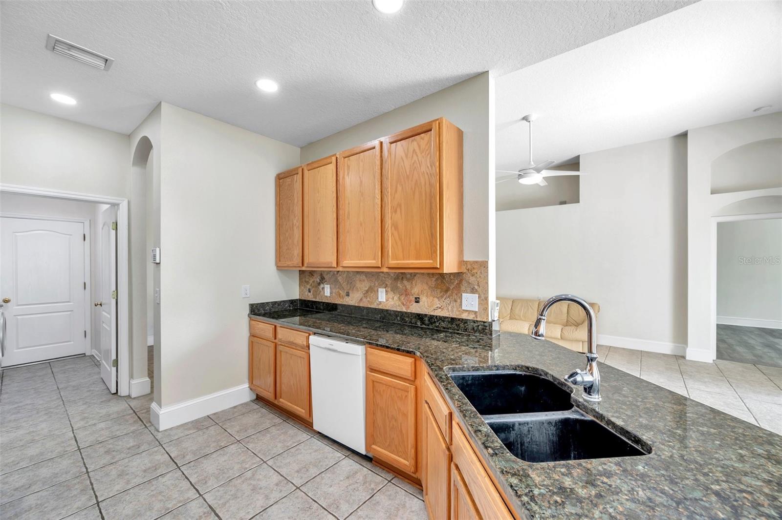 LAKEVIEW VILLAGE SEC M - Residential Lease