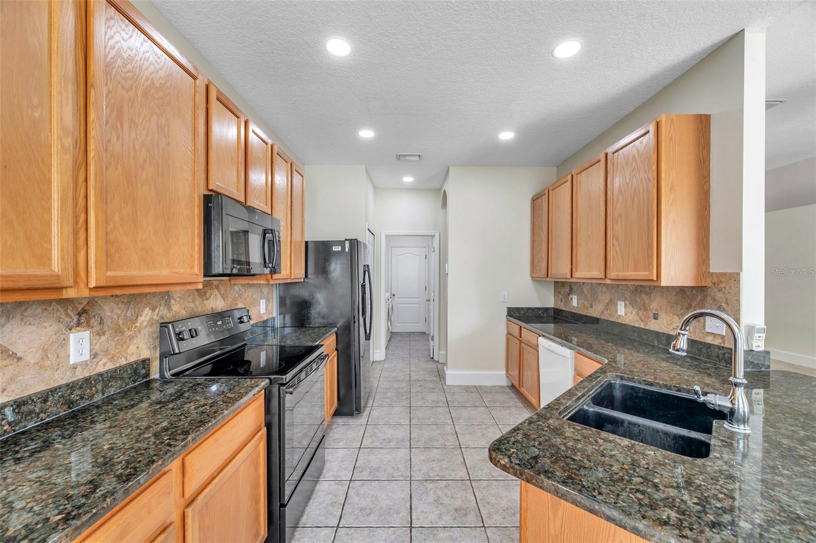 LAKEVIEW VILLAGE SEC M - Residential Lease