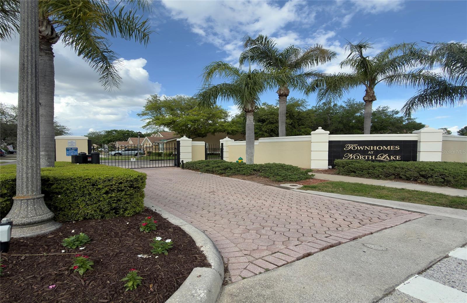 TOWNHOMES AT NORTH LAKE - Residential