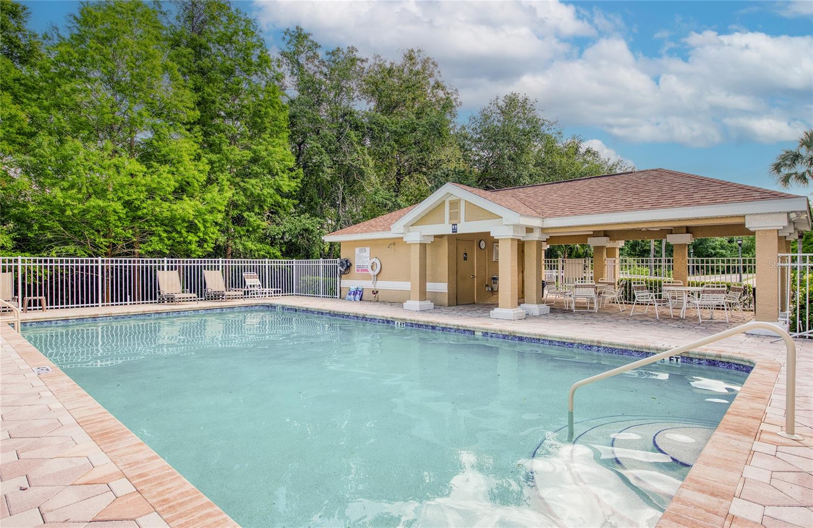 TOWNHOMES AT NORTH LAKE - Residential