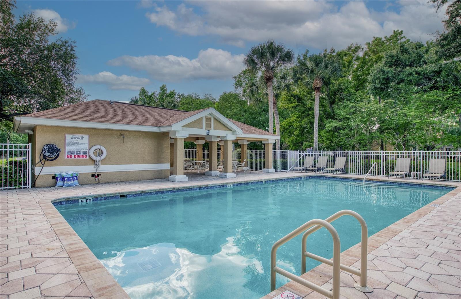 TOWNHOMES AT NORTH LAKE - Residential