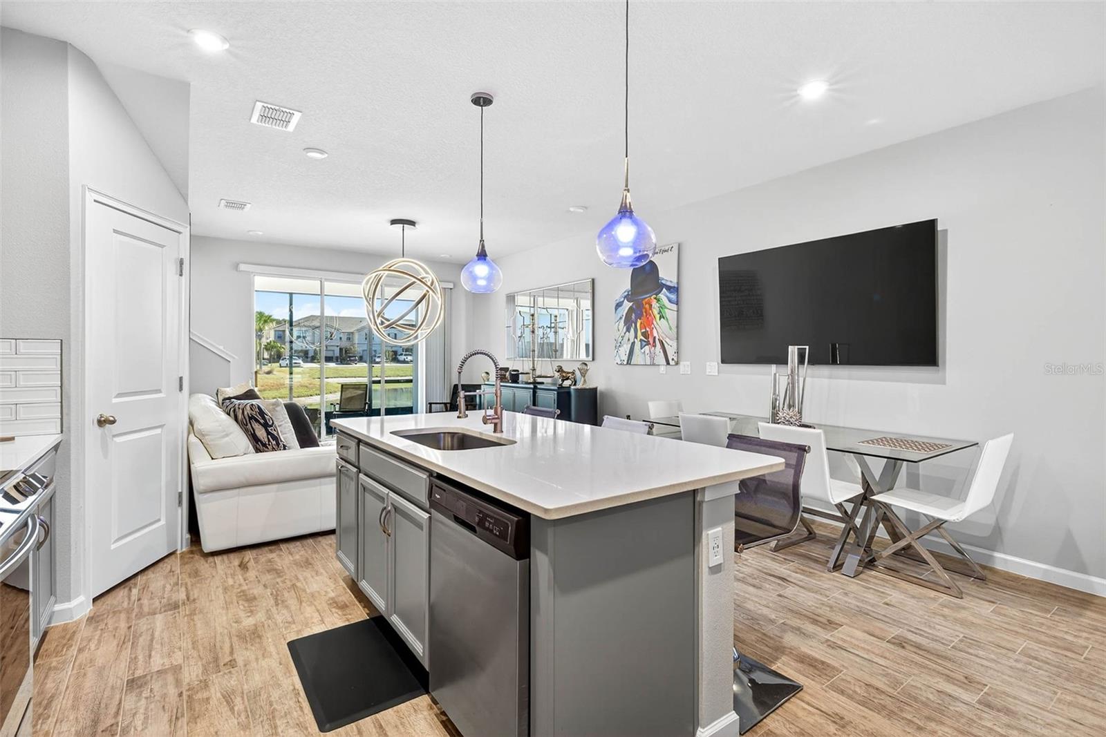 VOLANTI - Residential Lease