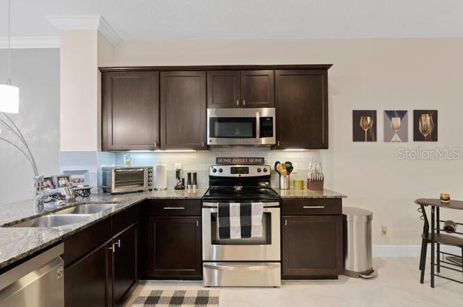 2086 FOXTAIL VIEW COURT