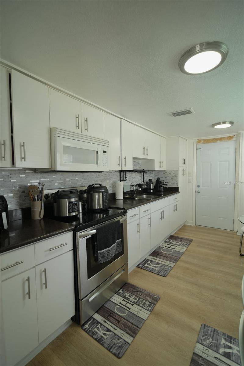 2108 W COMANCHE AVENUE