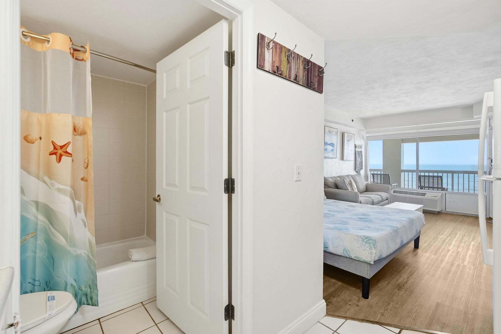 DAYTONA BEACH RESORT & CONFER - Residential